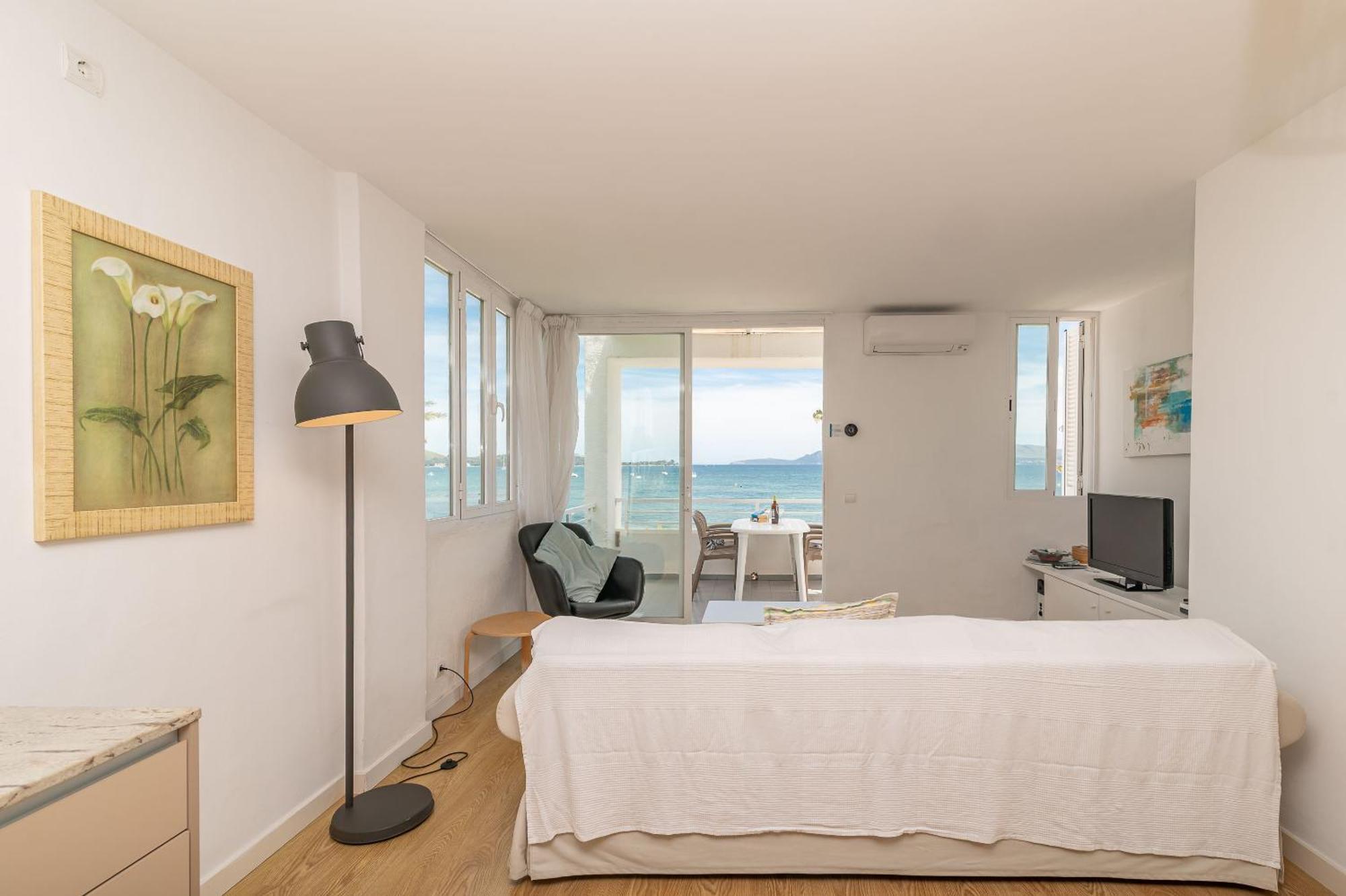 Beachfront Apartment Sivella Port de Pollença Esterno foto